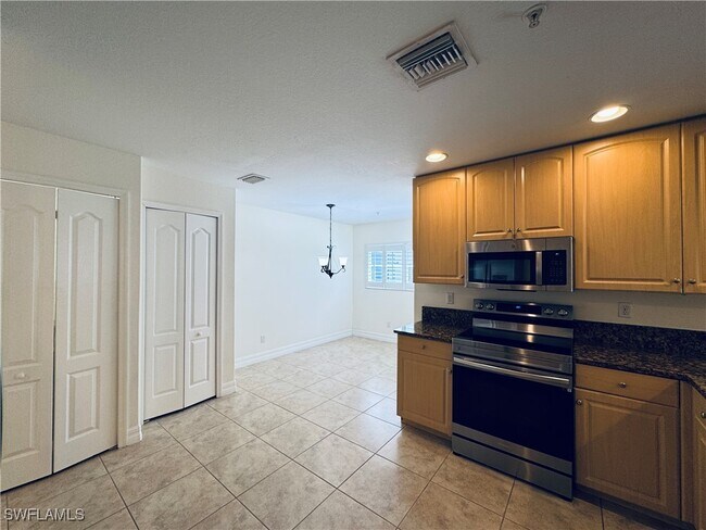 Building Photo - 12101 Santaluz Dr