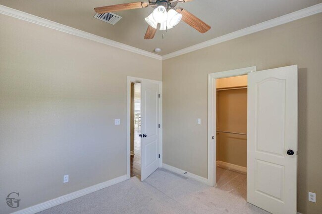 Building Photo - 830 Entrada