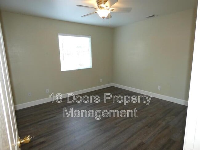 Building Photo - 5155 Tipton St