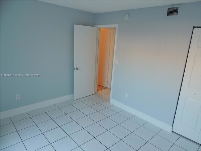 Building Photo - 15444 SW 85th Ln