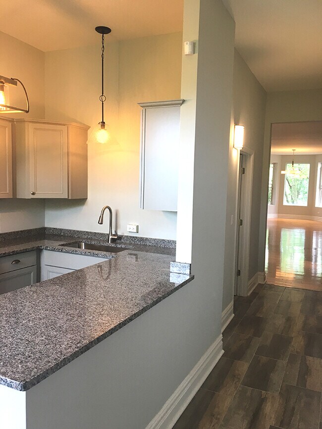 Building Photo - 6109 S Greenwood Ave