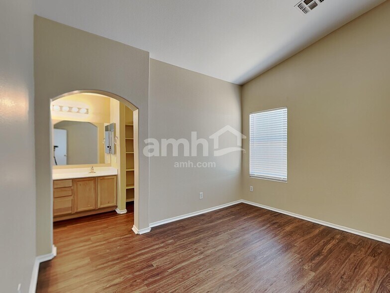 Building Photo - 7926 N 54th Dr