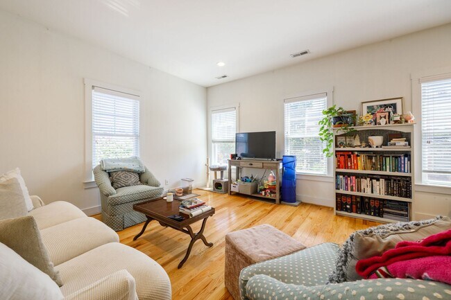 Building Photo - 408 N Robinson St