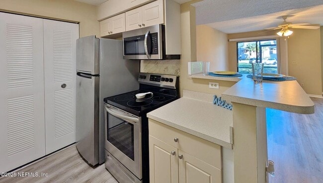 Building Photo - 10200 Belle Rive Blvd