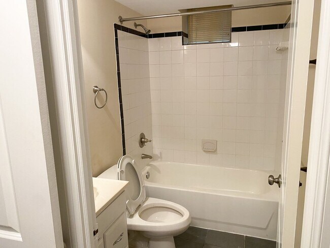 Building Photo - Spacious 1BR Apartment w/ Private Patio in...