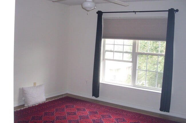 Building Photo - Beautiful Townhome in Stone River