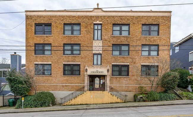 Building Photo - Vintage Cap Hill Condo