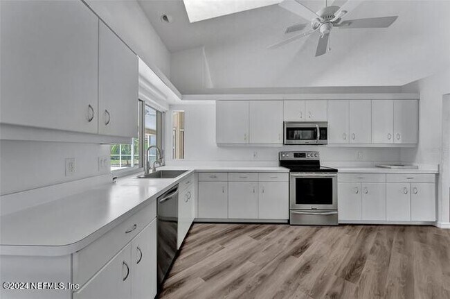 Building Photo - 405 Waterside Ln