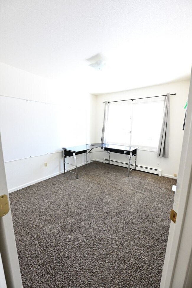 Building Photo - 1103 Broaddus St