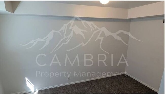 Building Photo - Charming Basement Unit with Separate Entrance