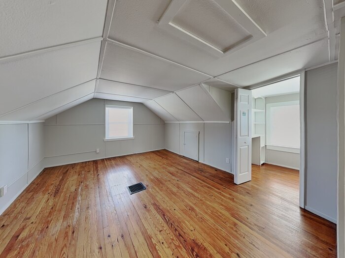 Building Photo - 3609 Kenmar Rd