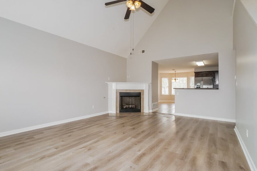 Building Photo - 7957 Gardendale Dr