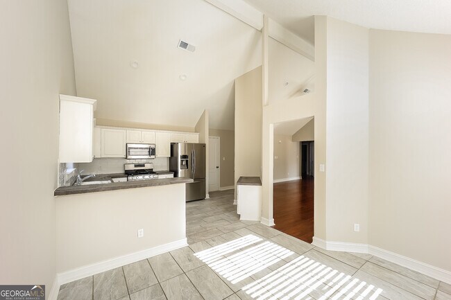Building Photo - 125 Gleneagles Way