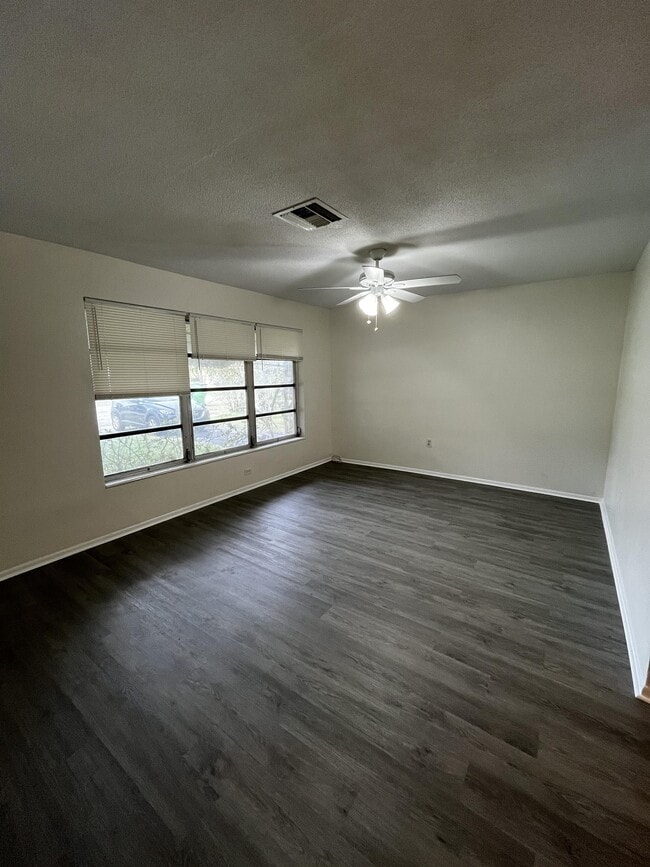 Building Photo - 2420 NW 64th Terrace