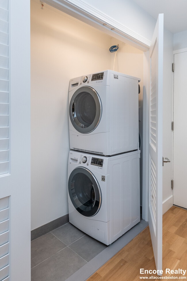 Building Photo - 1410 Columbia Rd