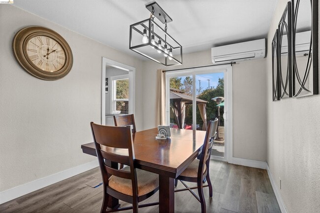 Building Photo - 80 Loma Vista Way