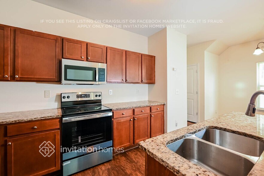 Building Photo - 4032 Oak Field Dr