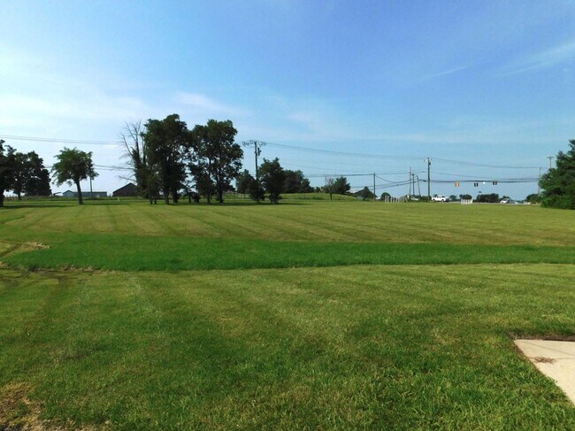 Building Photo - 5 acres and a Large 6 bedroom house. Extra garages and sheds.