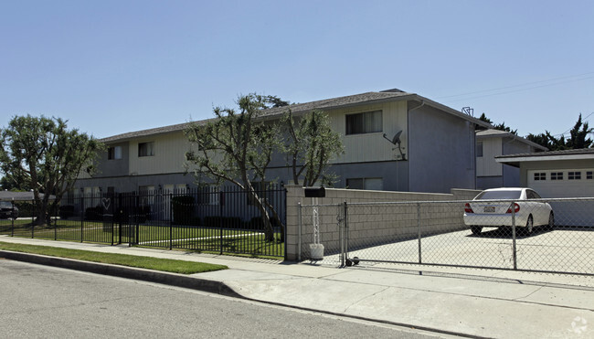 Building Photo - 1632-1642 S Laurel Ave