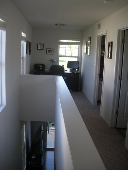 Building Photo - 2210 Flagstone Ln