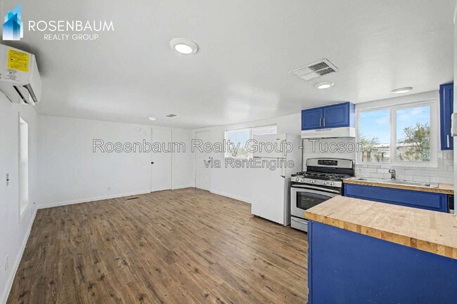 Building Photo - 6525 N Brushtail Ln