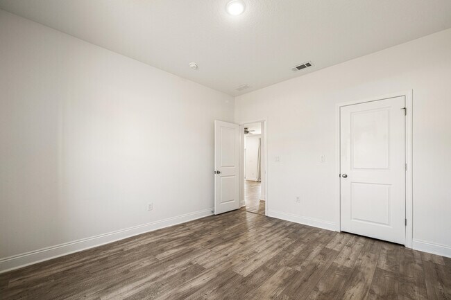 Building Photo - 4902 Kensington Ln