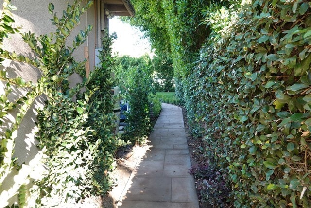 Building Photo - 1727 Hiawatha Dr