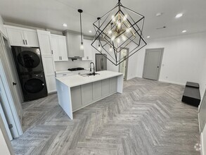 Building Photo - 2643 Summerchase Ave