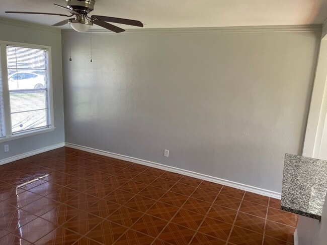Building Photo - Move in SPECIAL! $995/month