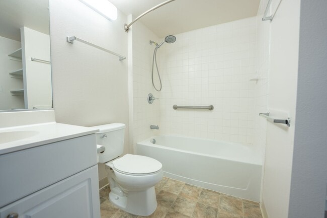 Building Photo - 1 Bdrm / 1 Bath condo with (2) AC (801 SOU...