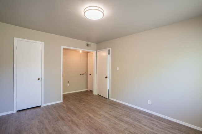 Building Photo - 2 Bed / 2 Bath Condo in Central Tulsa!