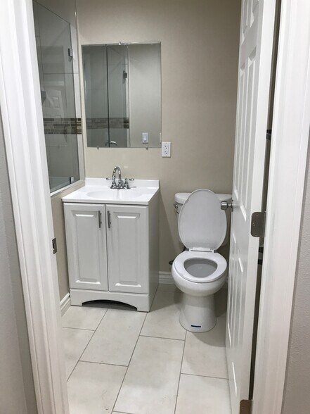 Building Photo - 18941 Vose St