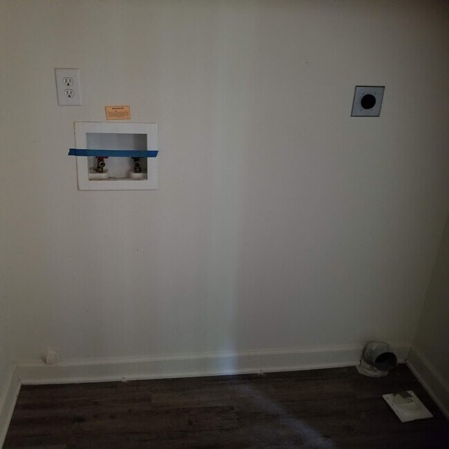 Building Photo - 300 Katie Dr