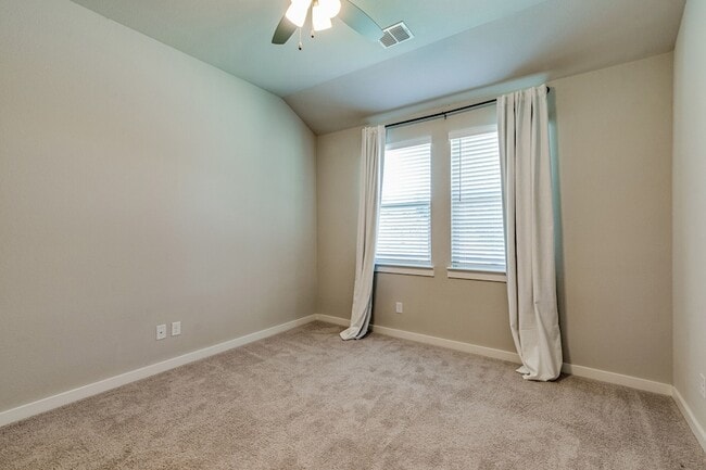 Building Photo - 1237 Pebblebrook Dr