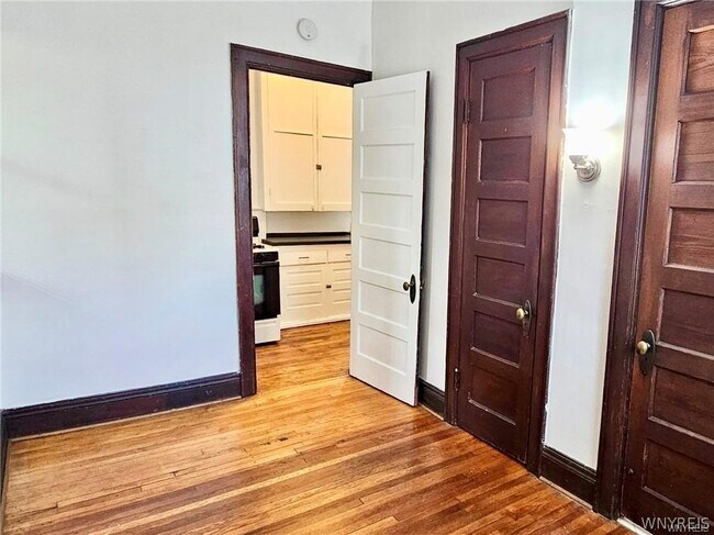 Building Photo - 242 Bryant St