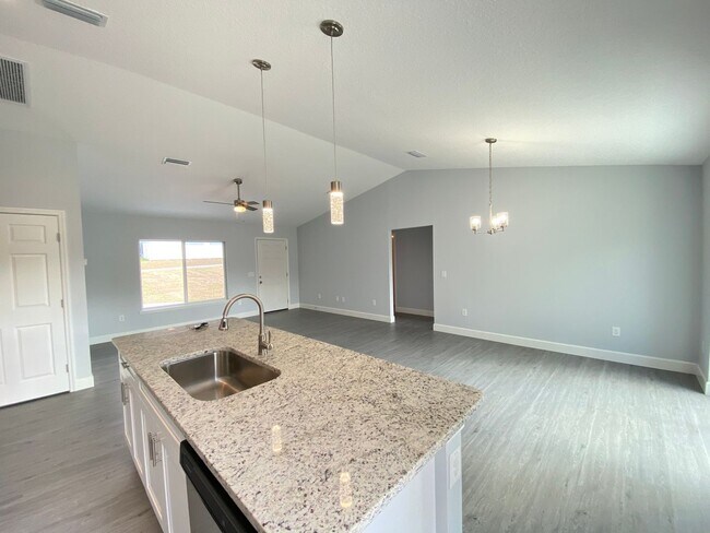 Building Photo - Desirable SW Ocala Neighborhood 3/2/2 **WON'T LAST**