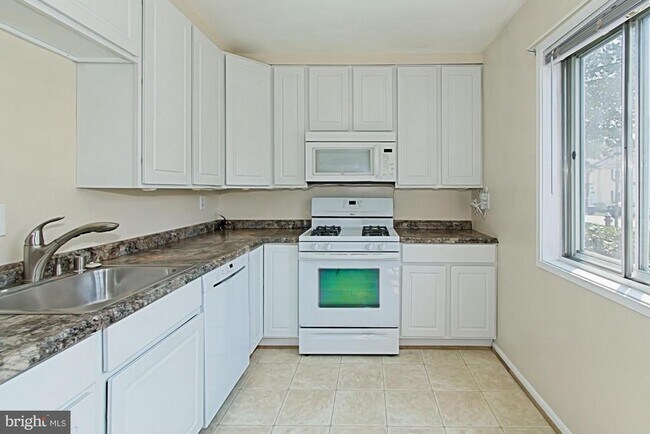 Building Photo - 9637 Westport Ln