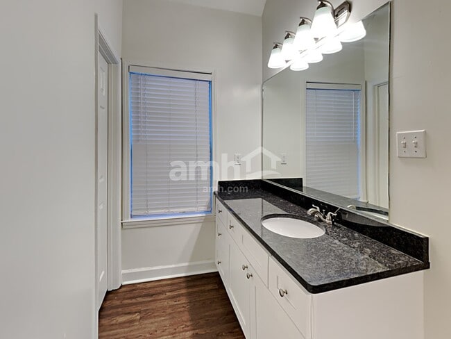 Building Photo - 8665 Eagle View Dr