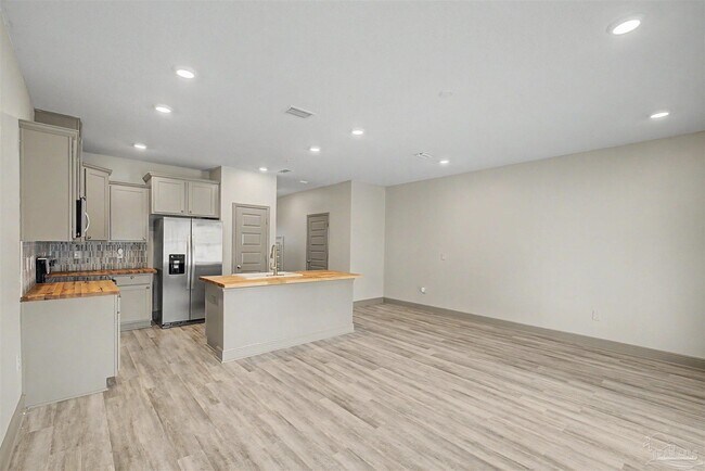 Building Photo - 9055 Golden Eye Dr