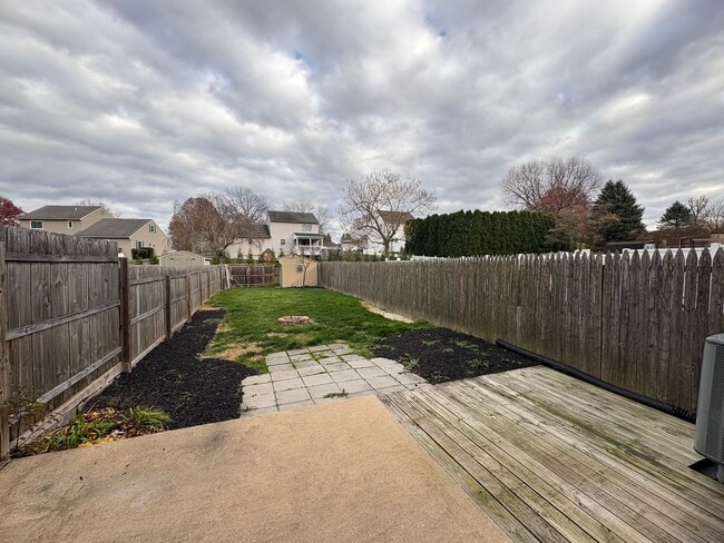 Building Photo - 3 Bedroom 1.5 Bathroom in Elizabethtown!