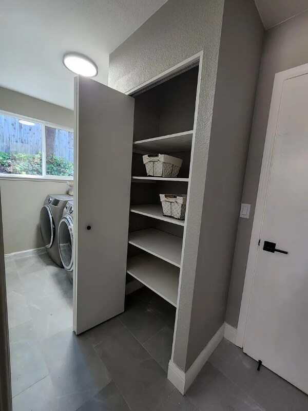 Building Photo - 440 Willamette Dr