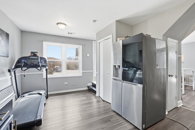 Building Photo - 12738 Kenneth Ave