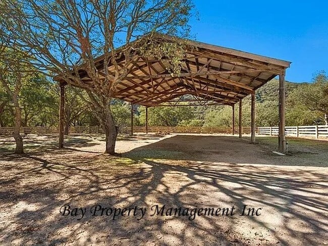 Building Photo - Breathtaking Views from this horse propert...