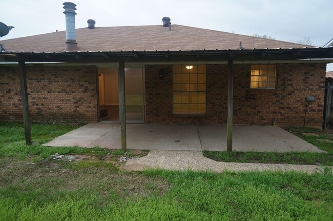 Building Photo - 114 Napoleon Dr