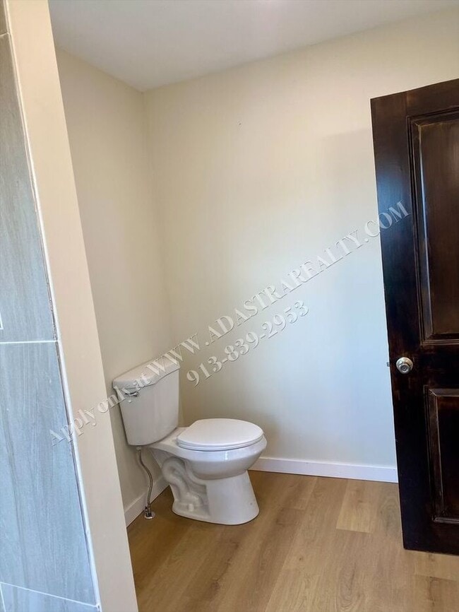 Building Photo - Remodeled 3 Bed 1.5 Bath Home in Kansas Ci...