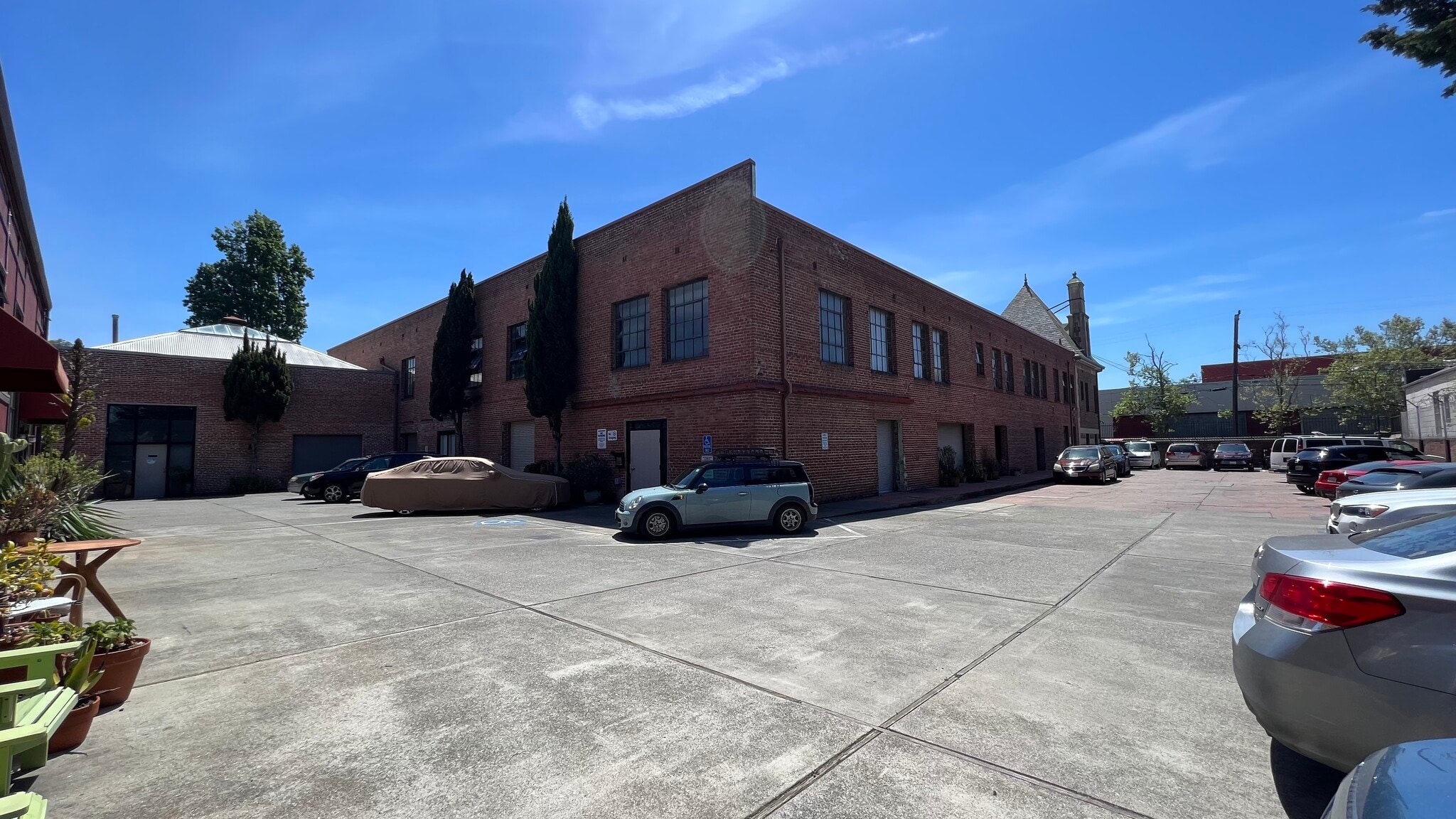 Building Photo - 730 29th St
