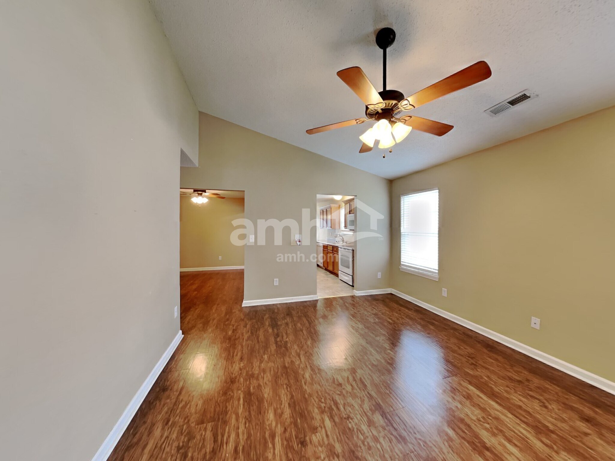 Building Photo - 9724 Thomas Ln