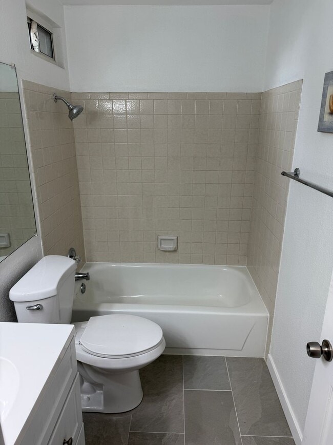 Building Photo - Updated 3 Bedroom 2.5 Bath 2 Story Condo F...