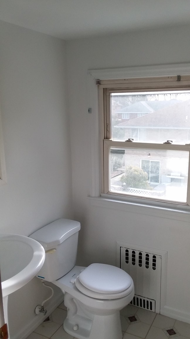 Building Photo - 260 Elsmere Pl