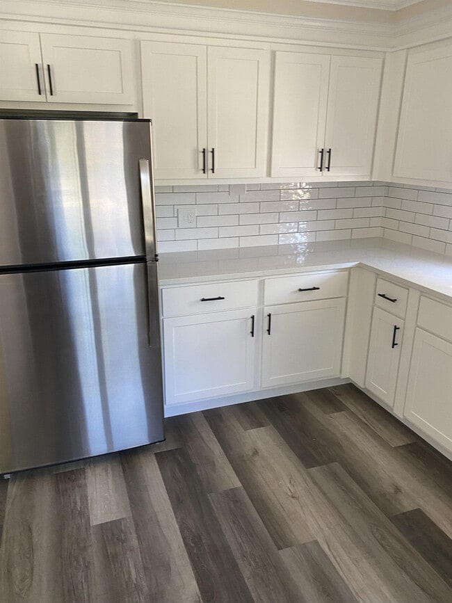 Building Photo - 9421 W North Ave